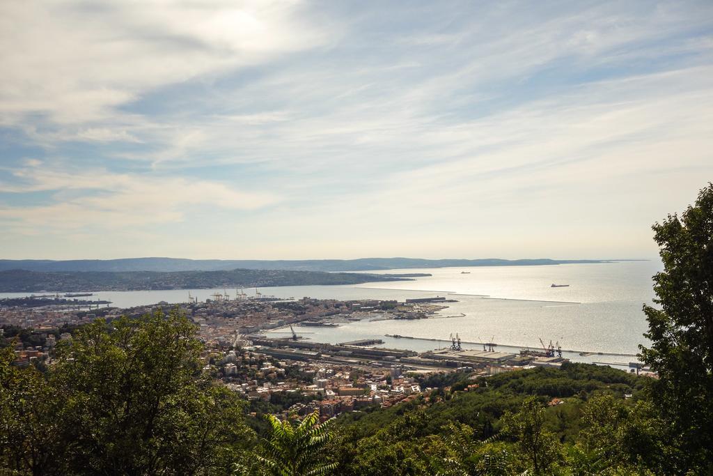 Casa Vacanze All'Angolo Trieste Ngoại thất bức ảnh