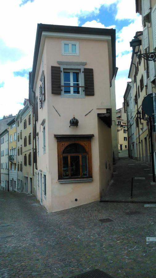 Casa Vacanze All'Angolo Trieste Ngoại thất bức ảnh